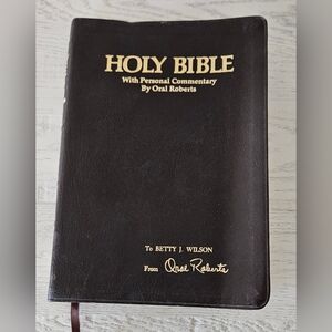 Holy Bible w/ Personal Commentary By Oral Roberts KJV 1981 Genuine Leather Black